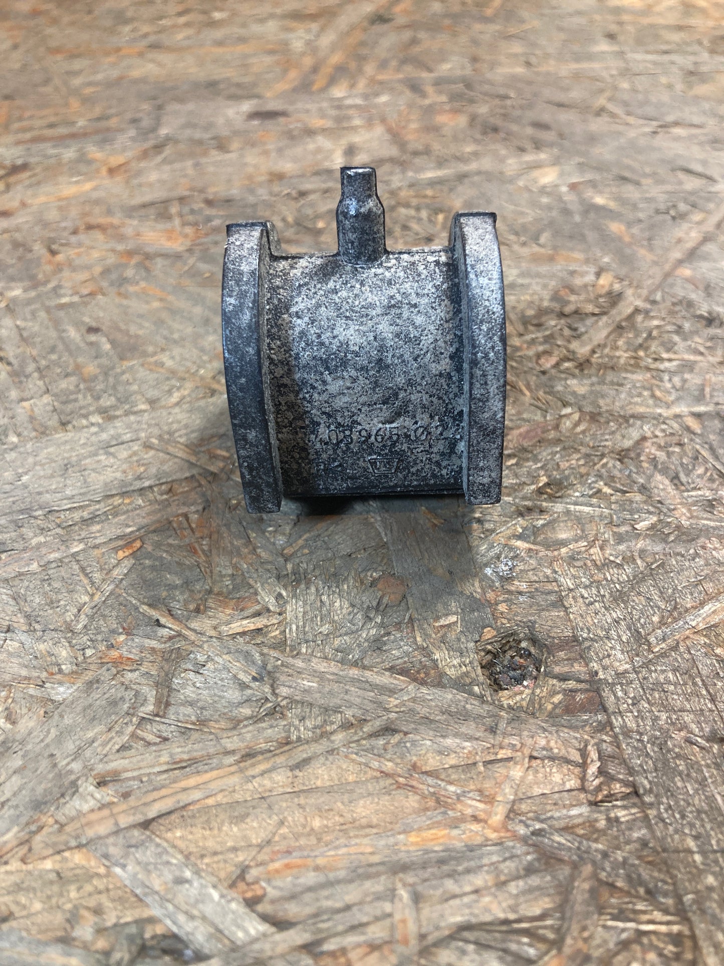 Mitsubishi Carisma, Colt Lagerbuchse, Stabilisator Original Mitsubishi NEU