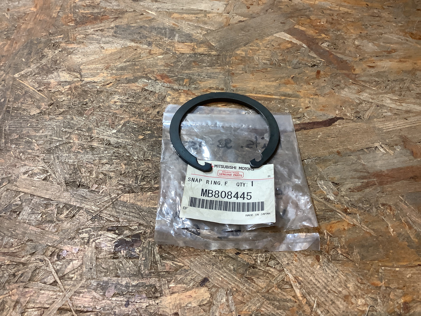 Mitsubishi 93-05 Sperring, vordere Radnabe Original Mitsubishi NEU