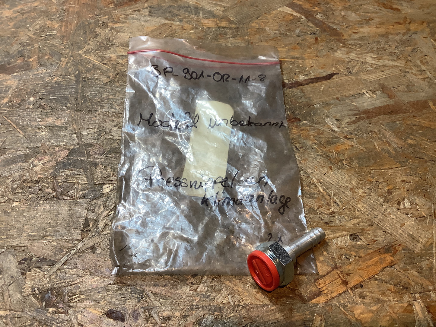 Modell unbekannt Pressnippel an Klimaanlage Original NEU