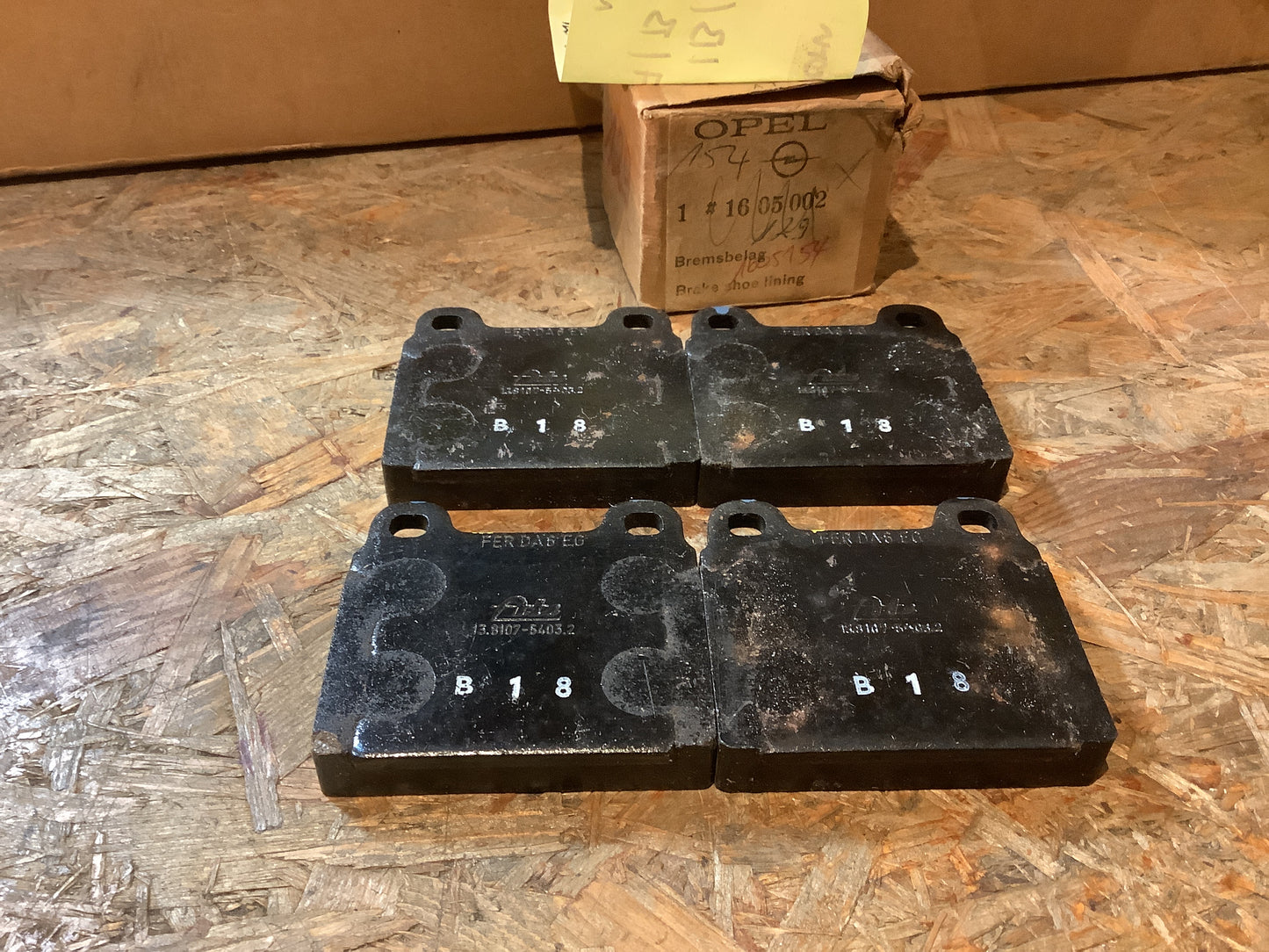 Opel Admiral A, Commodore A/B/C, Diplomat A/B, Rekord B Bremsbeläge vorn Original Opel NEU