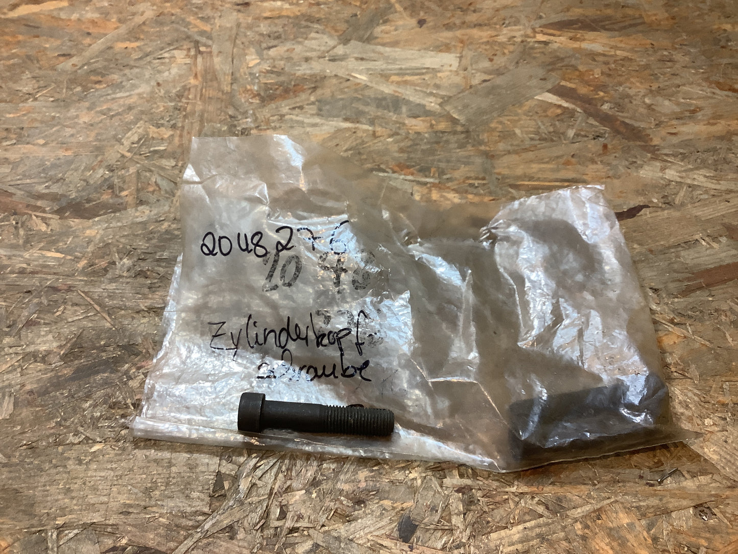 Modell unbekannt Zylinderkopfschraube NEU