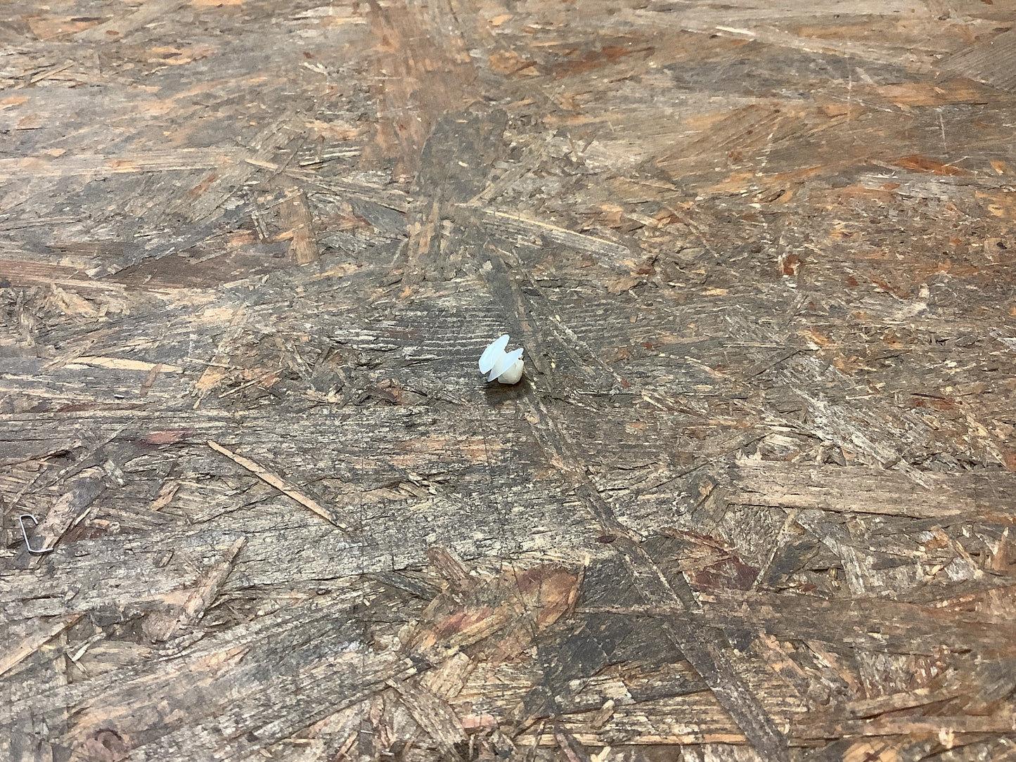 Mitsubishi Clip für Gummidichtstreifen Tür vorne und hinten Original Mitsubishi NEU