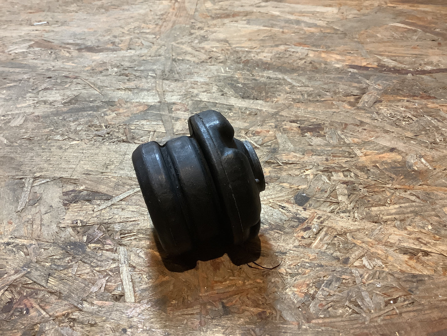 Rekord E, Commodore C, Monza, Senator A Gummibuchse, Zugstrebe Original Opel NEU