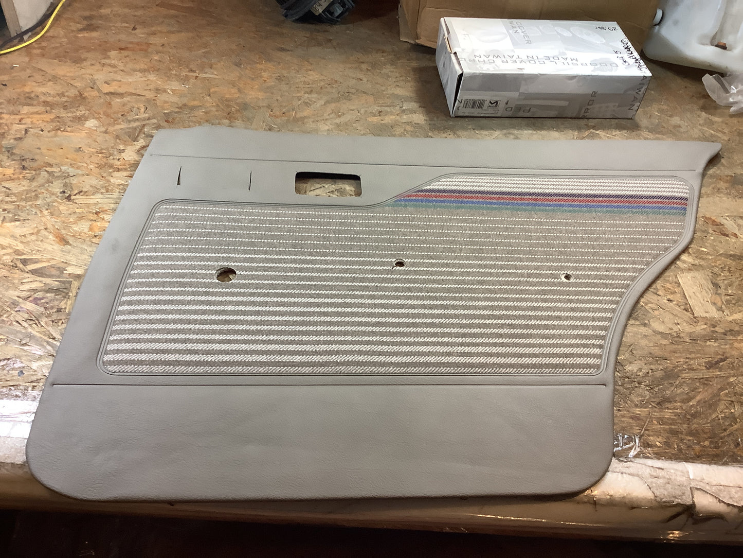 Opel Kadett E 5-Türer Verkleidung Tür hinten rechts, grau Original GM NEU