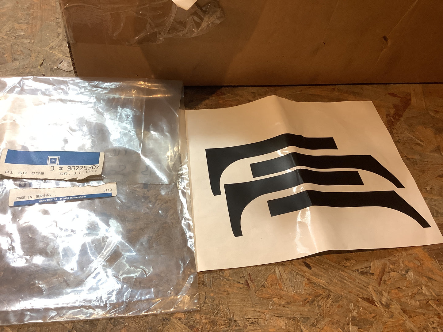 Opel Kadett E Zierleisten B-Säule Original GM NEU