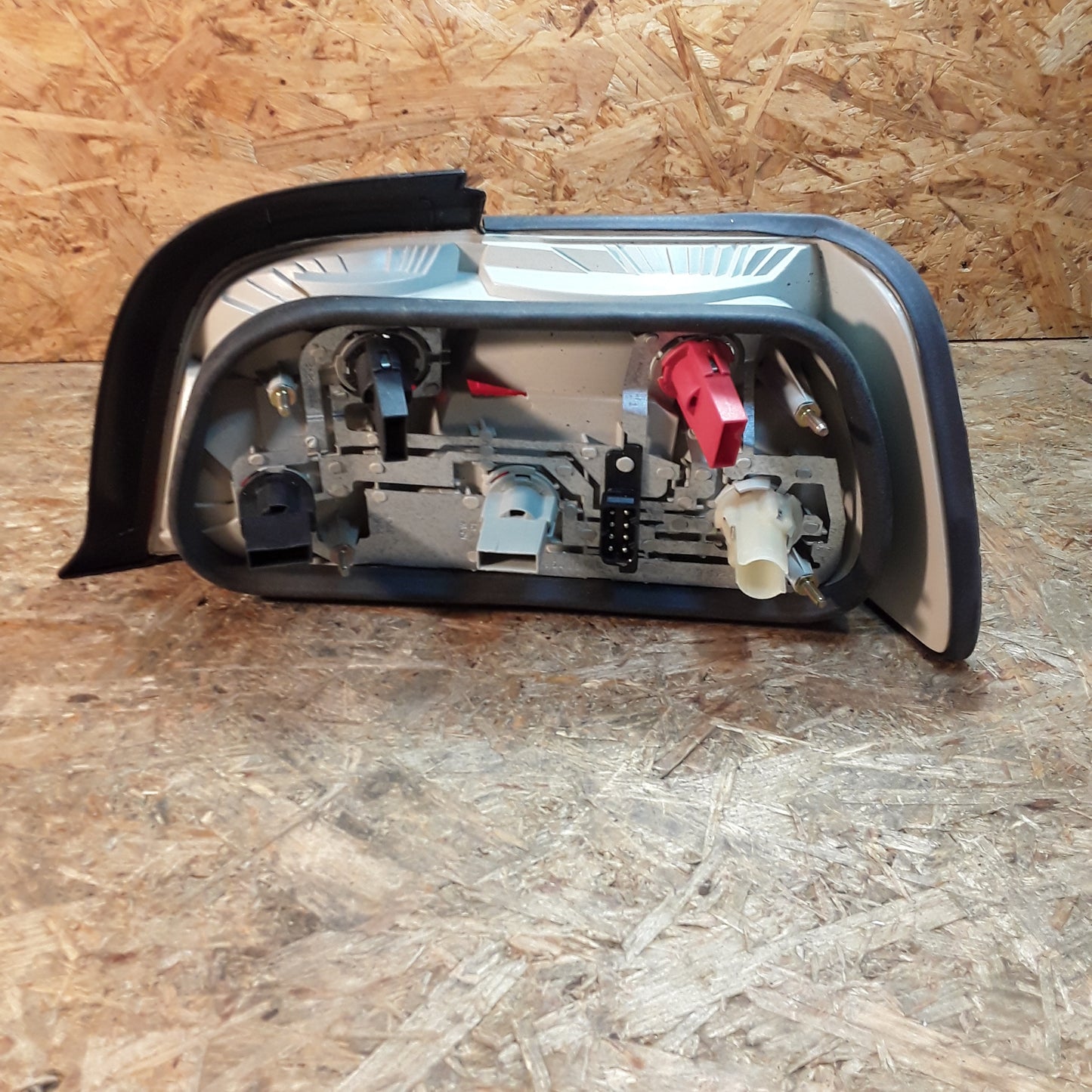 BMW 3er Heckleuchte links original MagnetiMarelli NEU