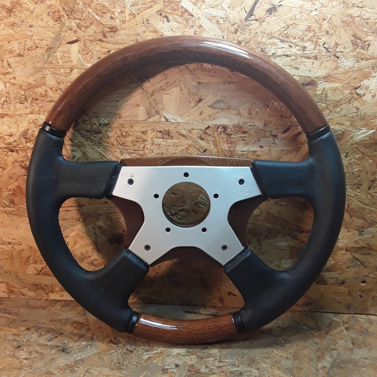 Diverse Fahrzeuge Sportlenkrad 36,5cm Durchmesser Holz/Leder - Optik original Victor NEU