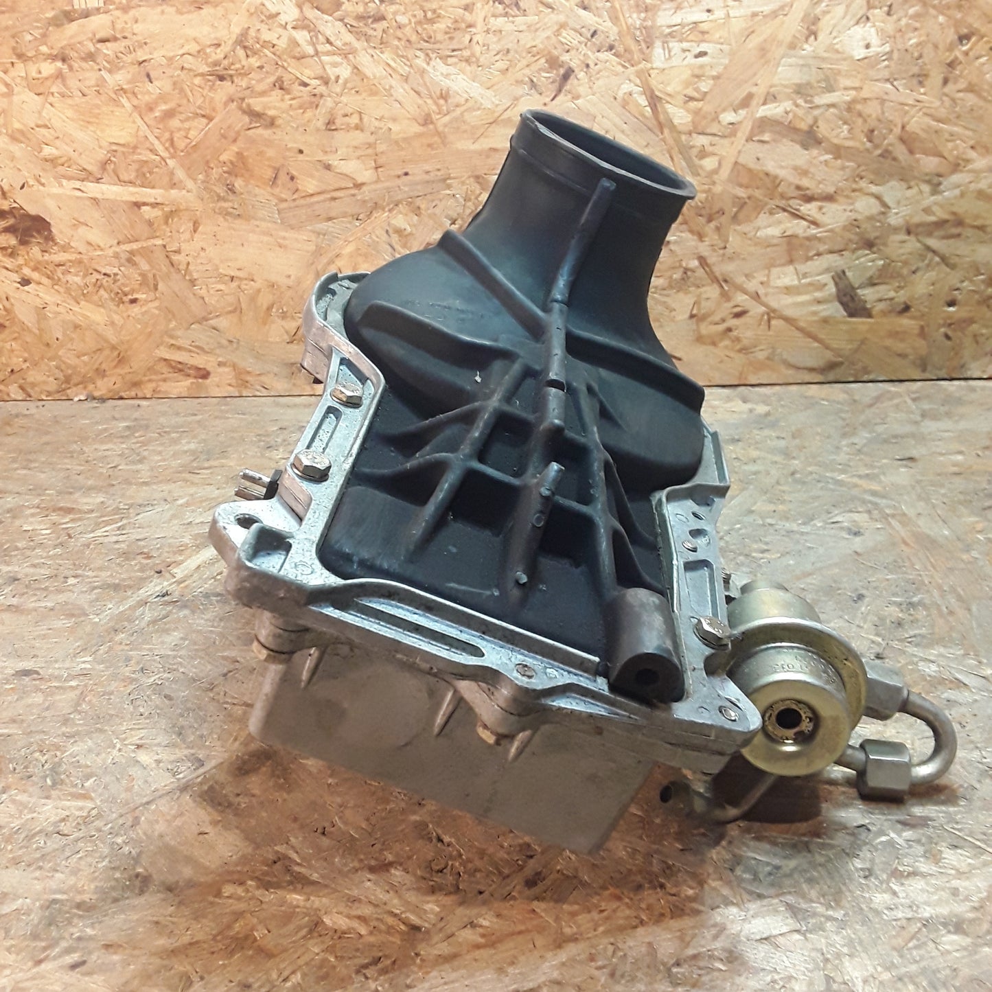 Mercedes Benz W126 Ansaugbrücke mit Schlauch original Bosch NEU