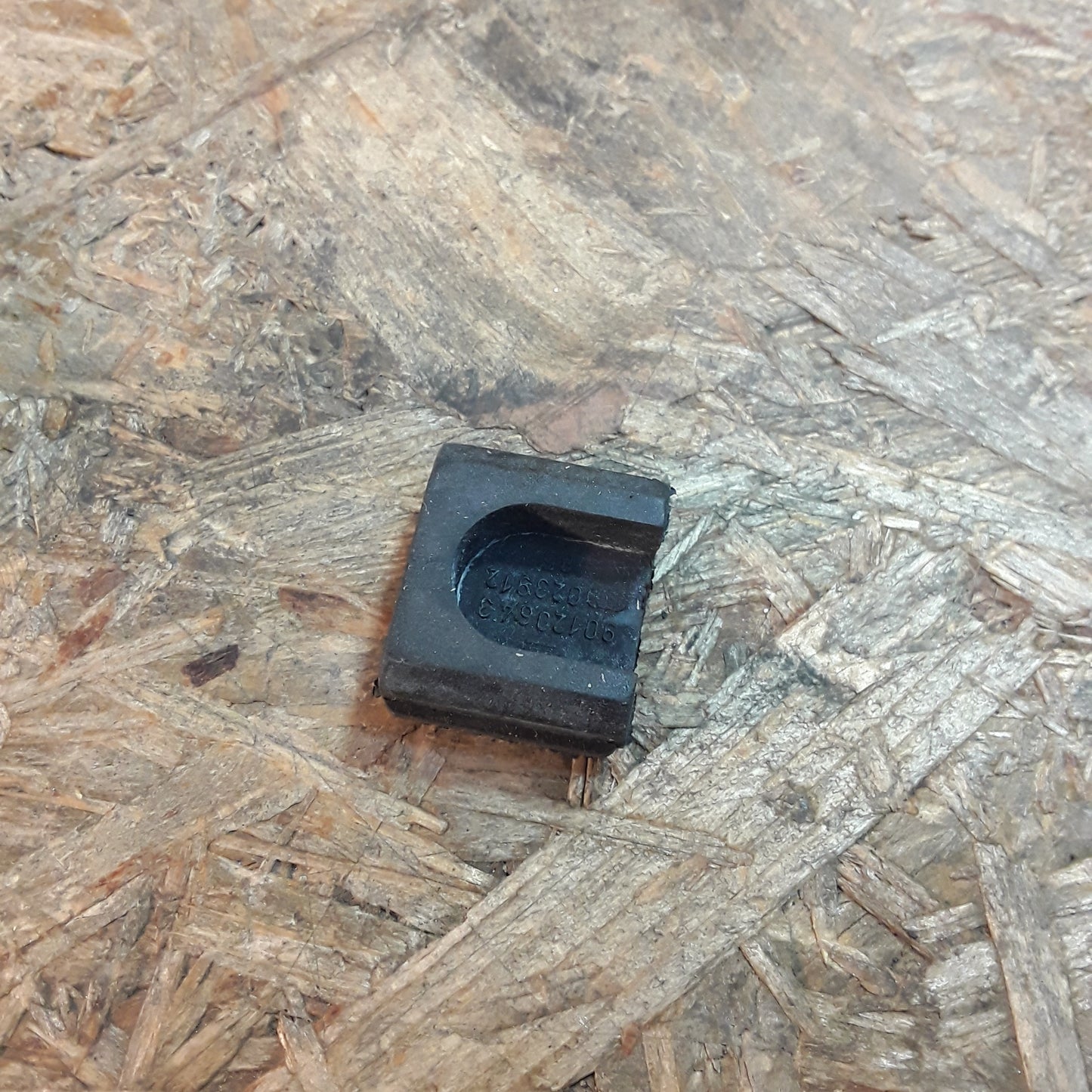 Corsa A Stoßfänger, Klinke Gurtschlaufe original GM Opel NEU