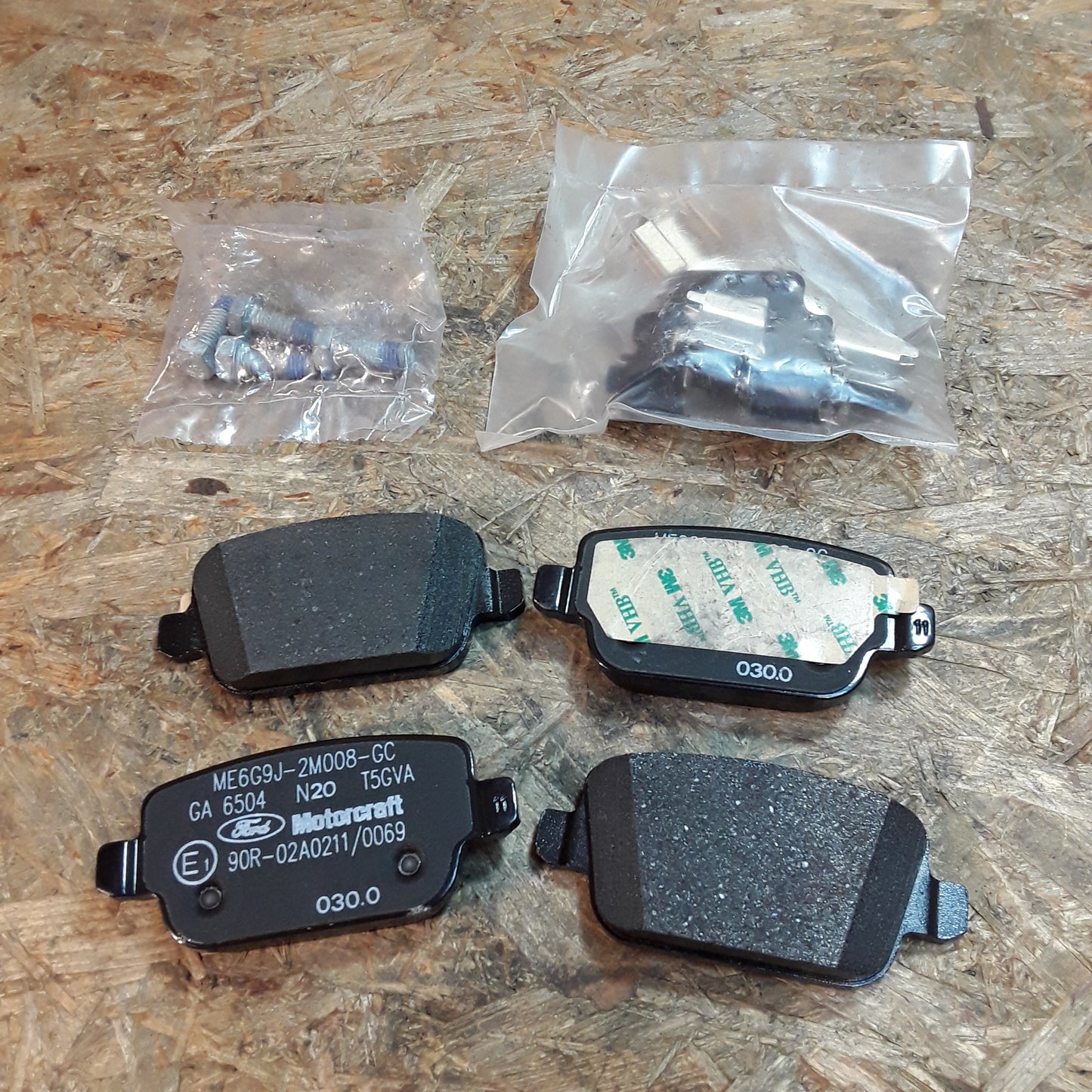 Ford Kuga Bj 08 Bremsbelagsatz hinten original Ford NEU