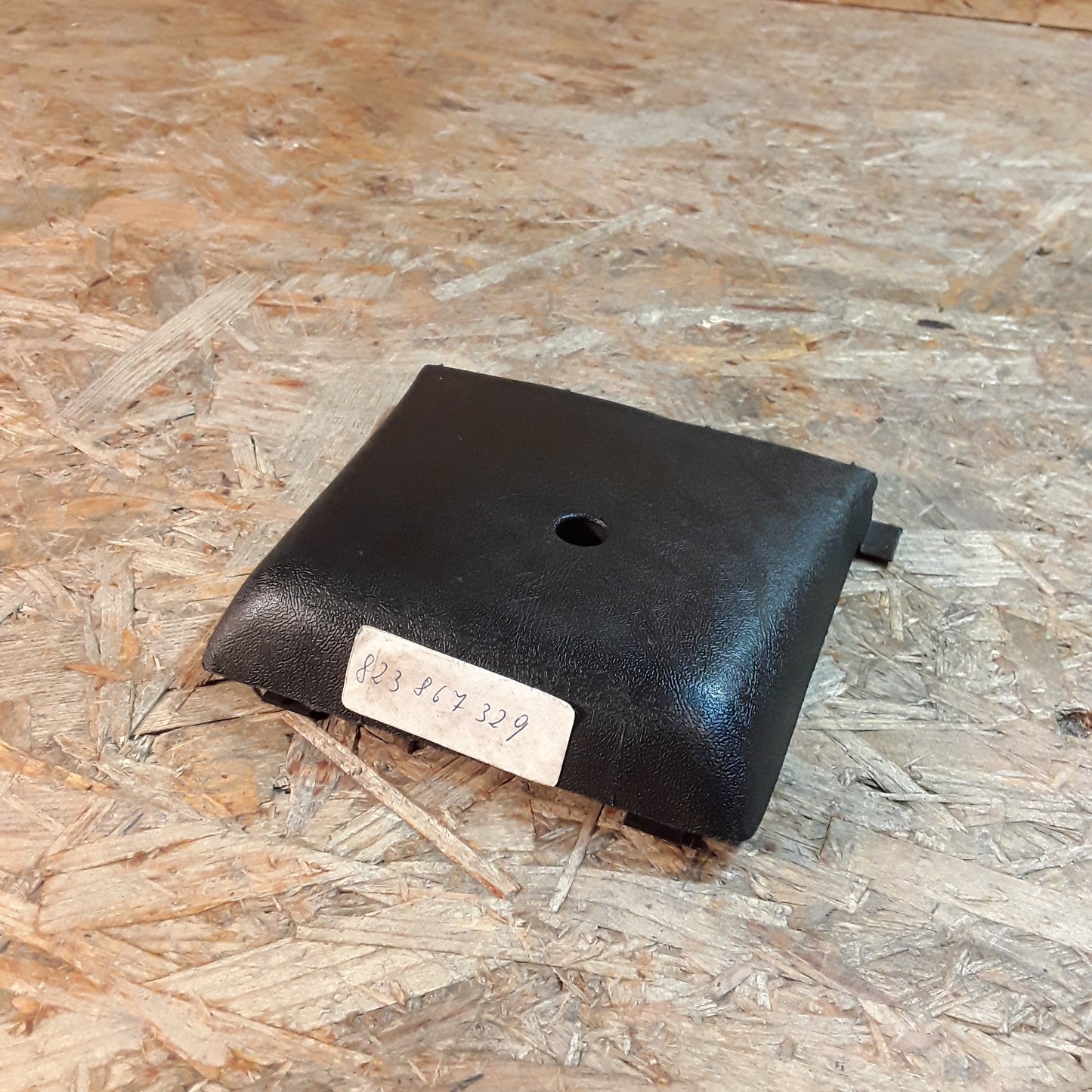 Audi 80 Gurtabdeckung links original Audi NEU
