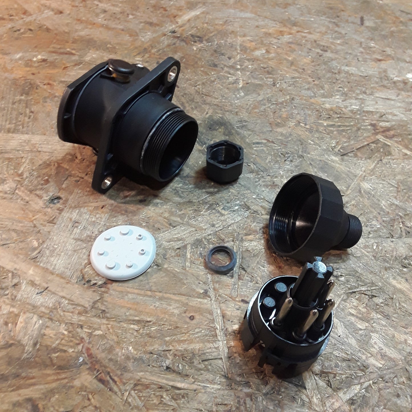 Diverse Fahrzeuge Klemmkontakte für Kabel/ Wellrohr Durchmesser 15,5mm hinterer Verschlussschraube/ Vollstromabsperrventil original Menber's NEU