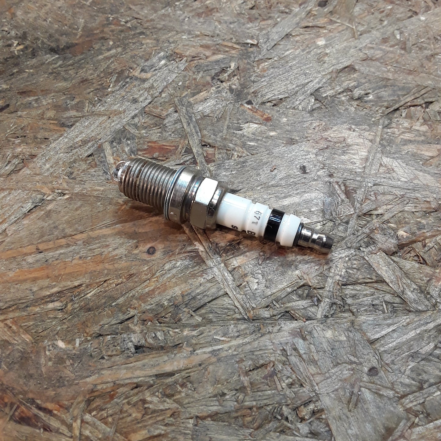 Alfa-Romeo Audi Citroen Daihatsu Nissan Porsche Rover Smart Fiat Ford Honda Lotus Peugeot Renault Seat VW Satz- Zündkerze original Bosch super 4 NEU