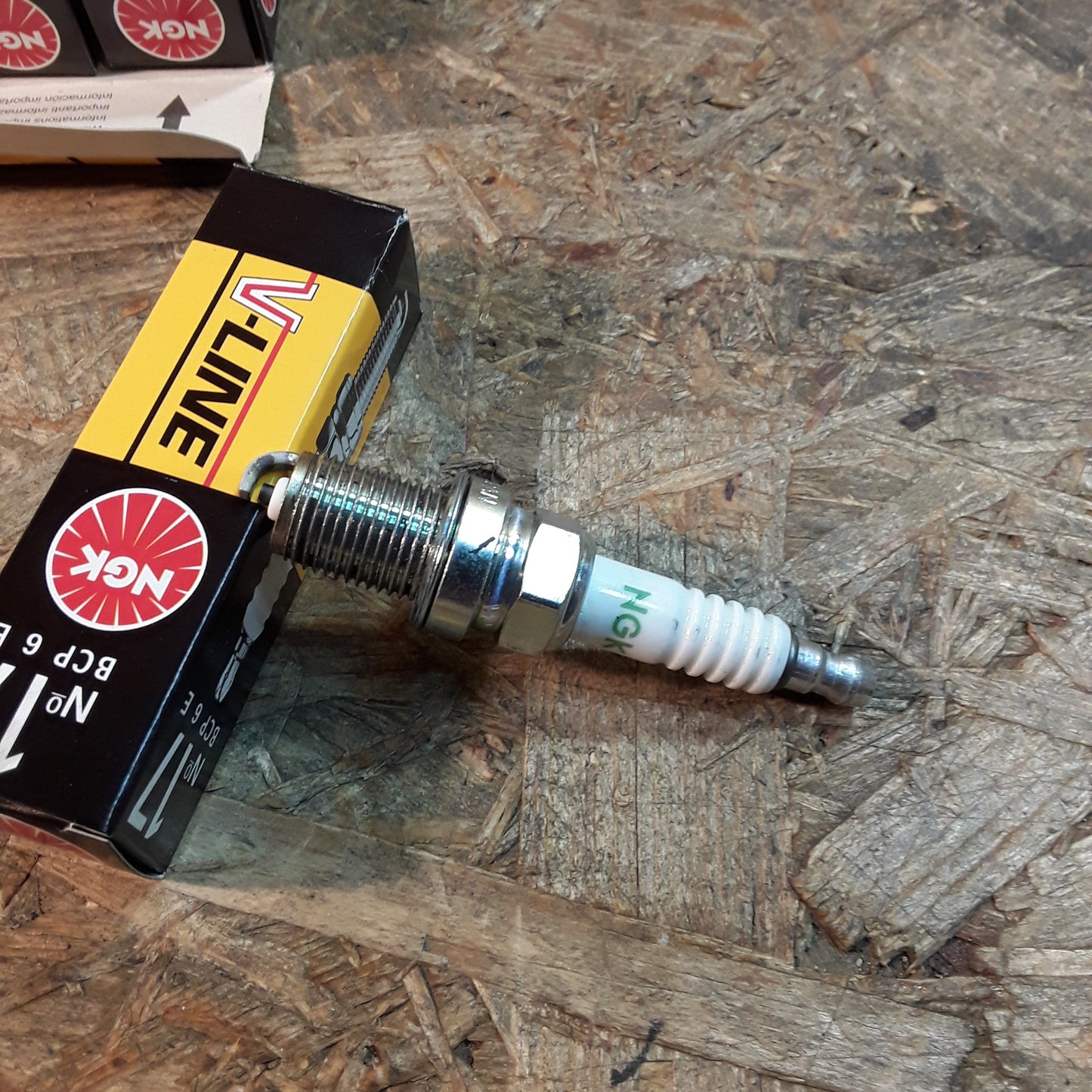 Alfa-Romeo Mercedes-Benz Nissan Peugeot Zündkerzensatz original NGK NEU