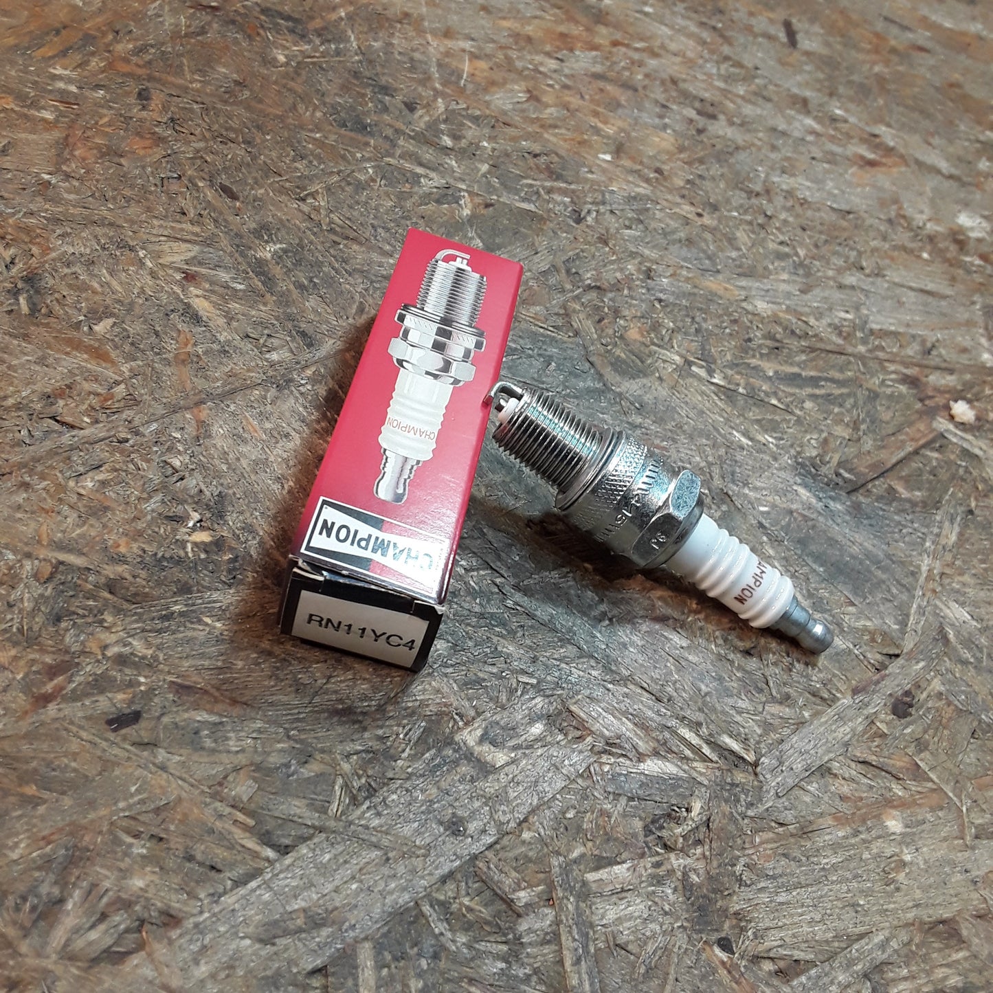 Chevrolet Daewoo Honda Kia Mitsubishi Nissan Suzuki Toyota Zündkerze original Champion NEU