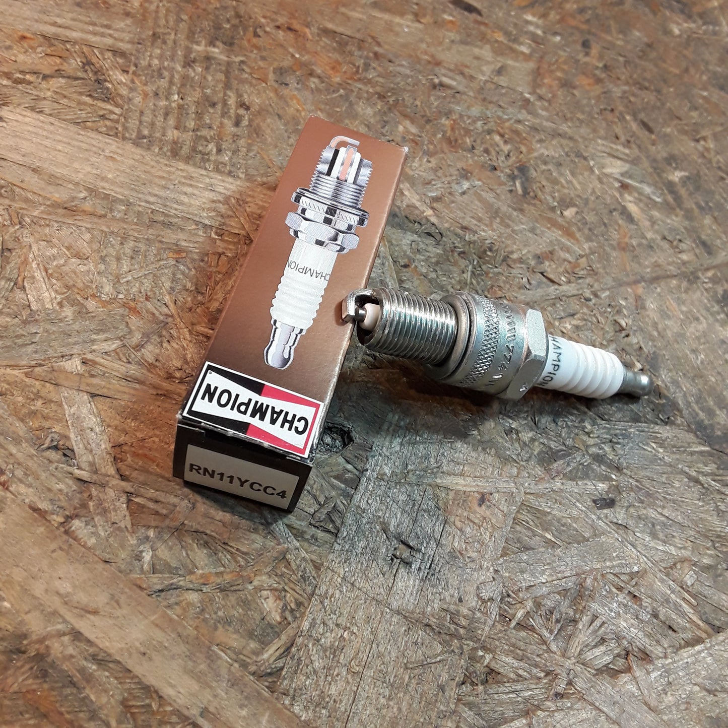 Hyundai Isuzu Kia Mazda Mitsubishi Nissan Opel Saab Suzuki Zündkerze original Champion NEU