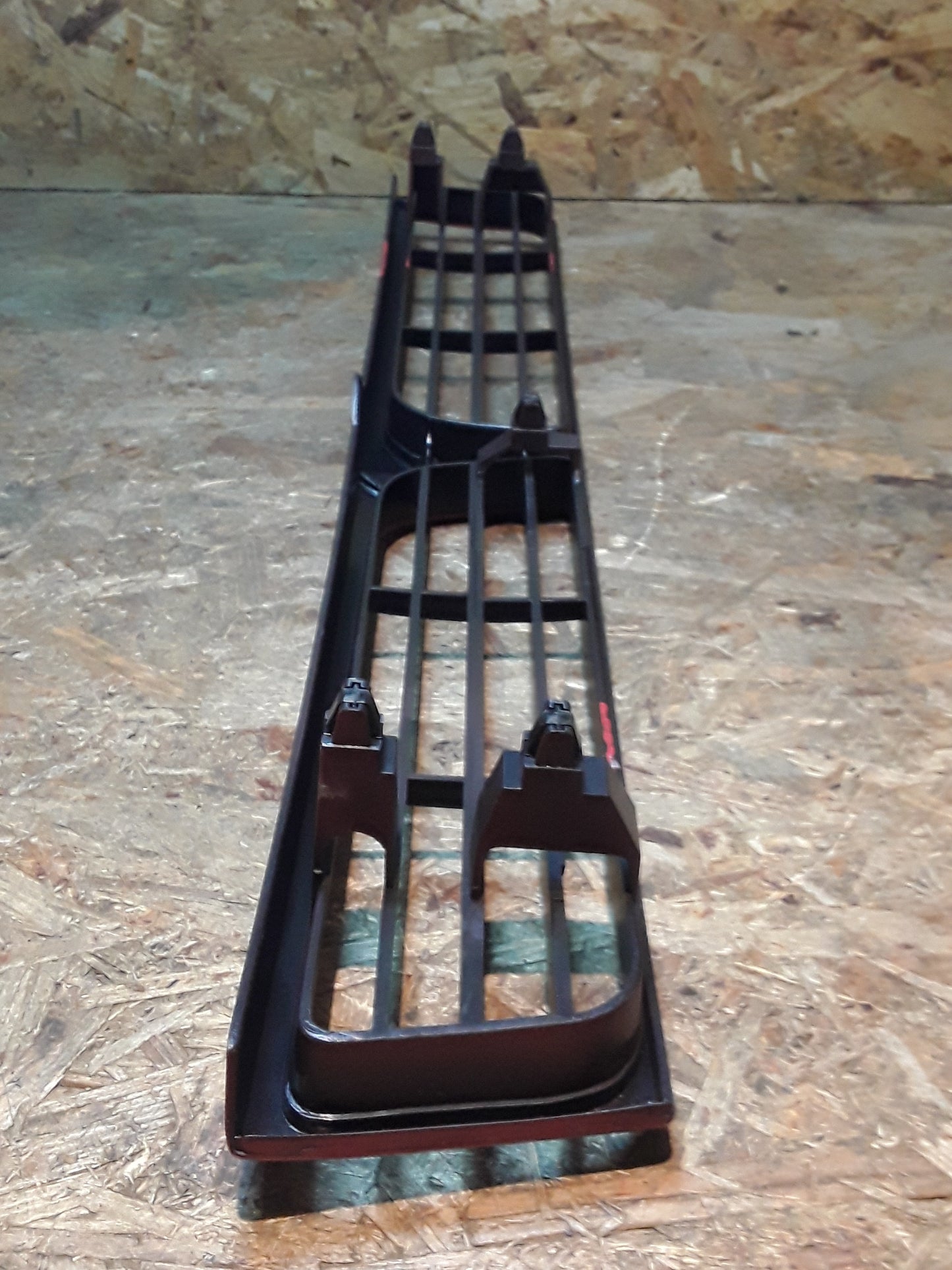 Mitsubishi Galant Kühlergrill rot original GM NEU