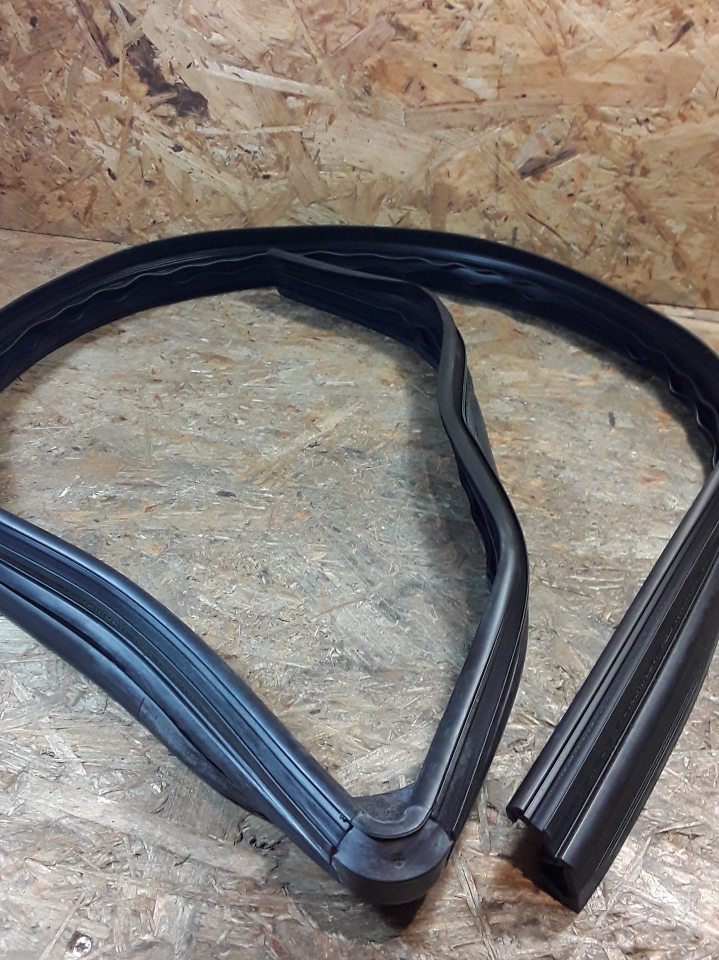 Mitsubishi Colt Bj 04-12 Gummidichtung V.R Fensterkanal original Mitsubishi NEU