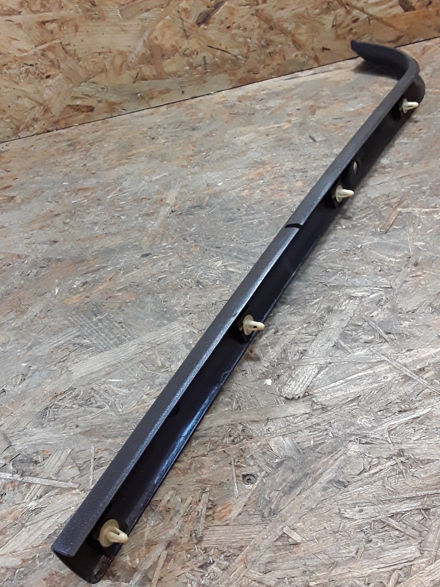 Mitsubishi Eterna E35A Bj 89-92 Verkleidung Heckklappe Öffnungsseite rechts original Mitsubishi NEU