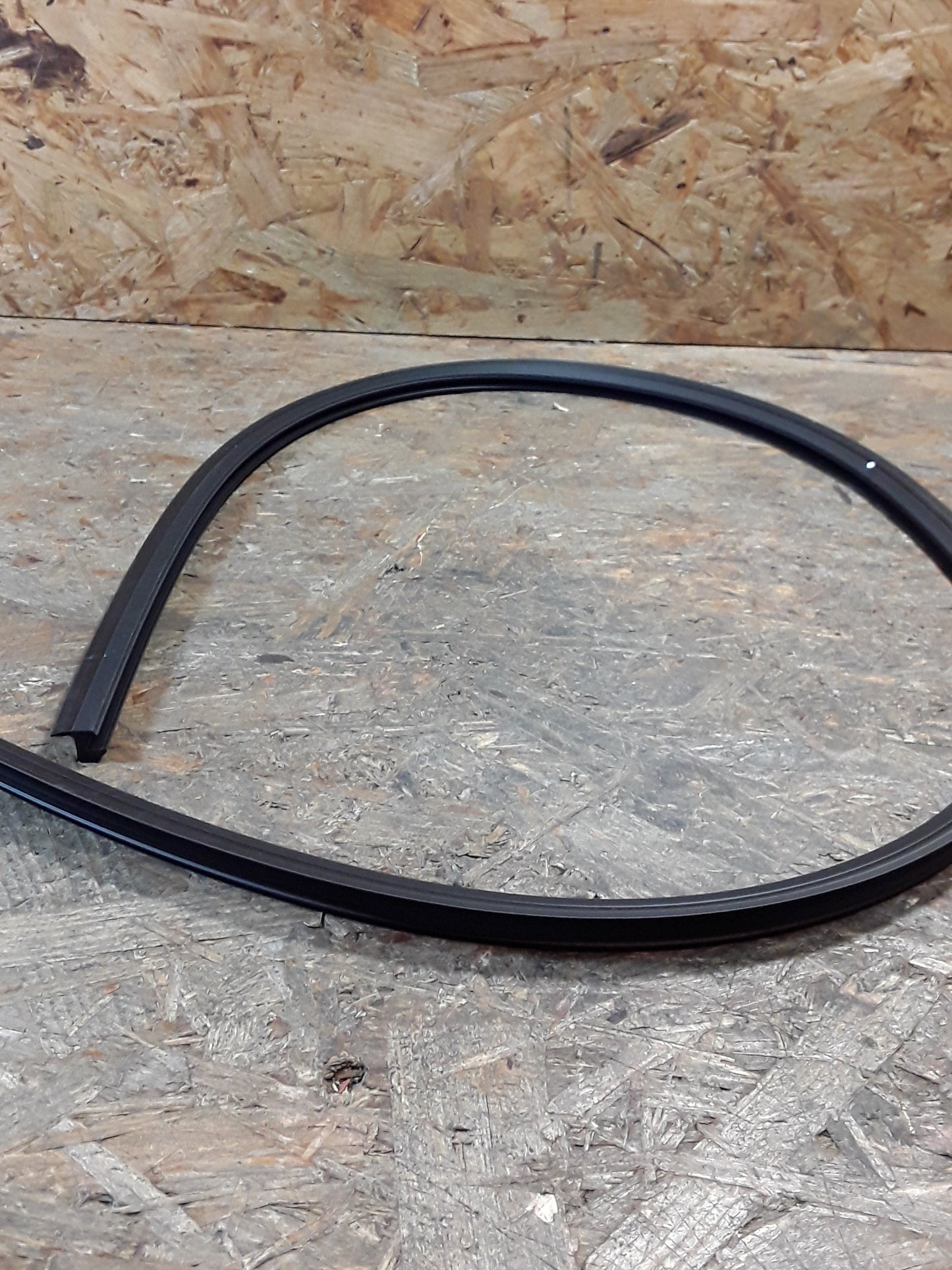 Mitsubishi L200 Pajero/ Montero Sport Dichtung Windschutzscheibe original Mitsubishi NEU