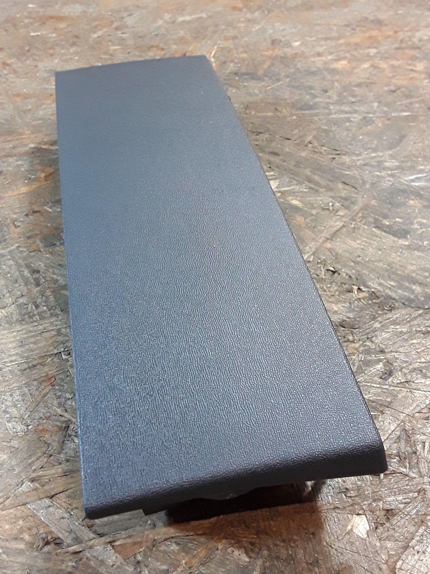 Mitsubishi Colt Z30 Blinddeckel Radioschacht original Mitsubishi NEU