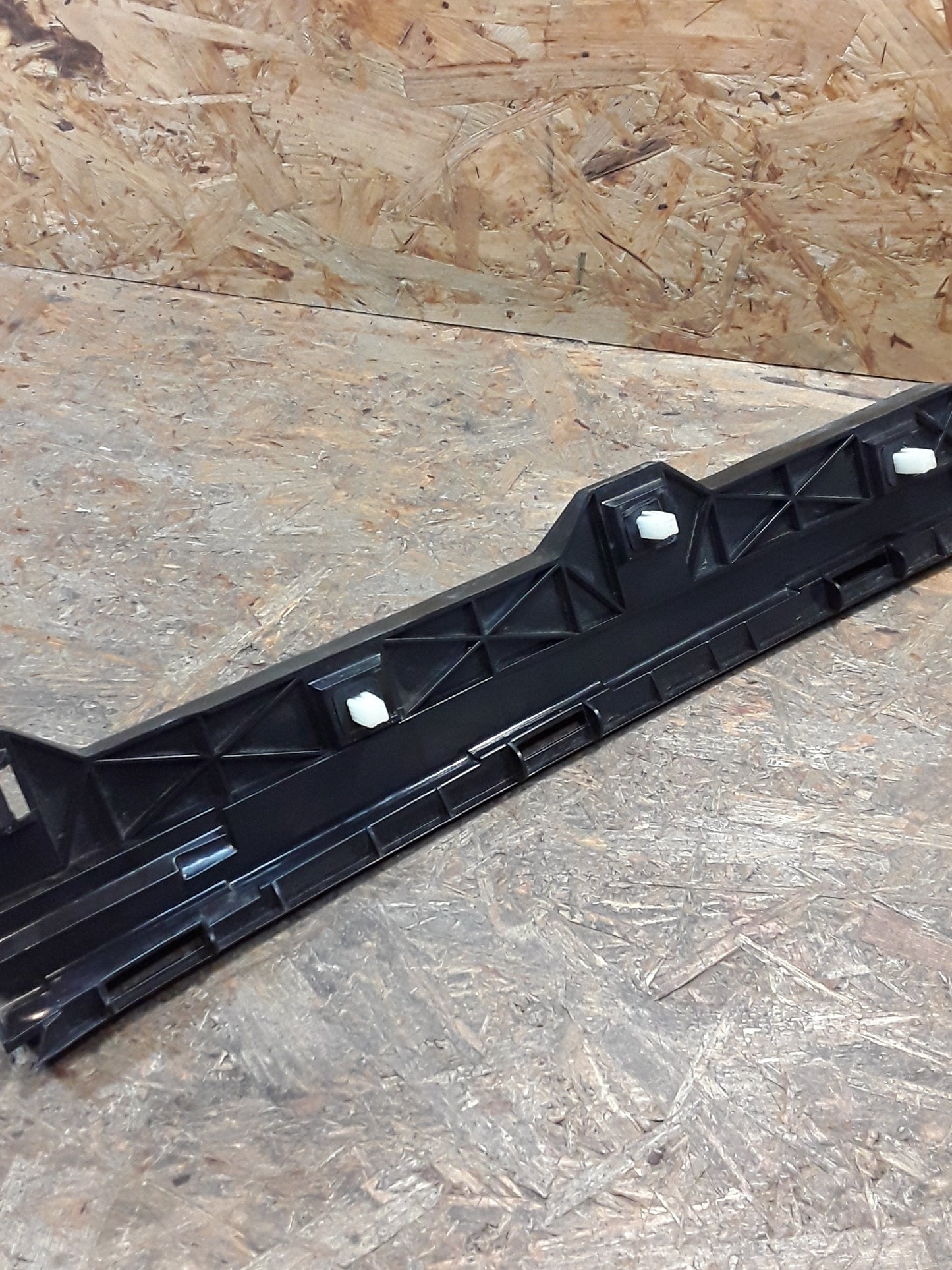 Mitsubishi Grandis Halterung Stoßstange hinten original Mitsubishi GEBRAUCHT