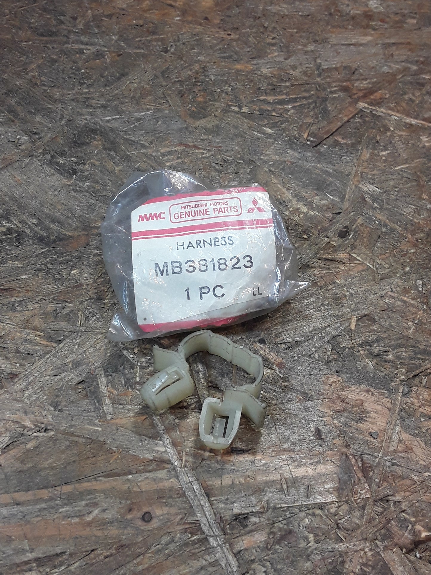 Mitsubishi Galant Klemme, Kabelhalter original Mitsubishi NEU