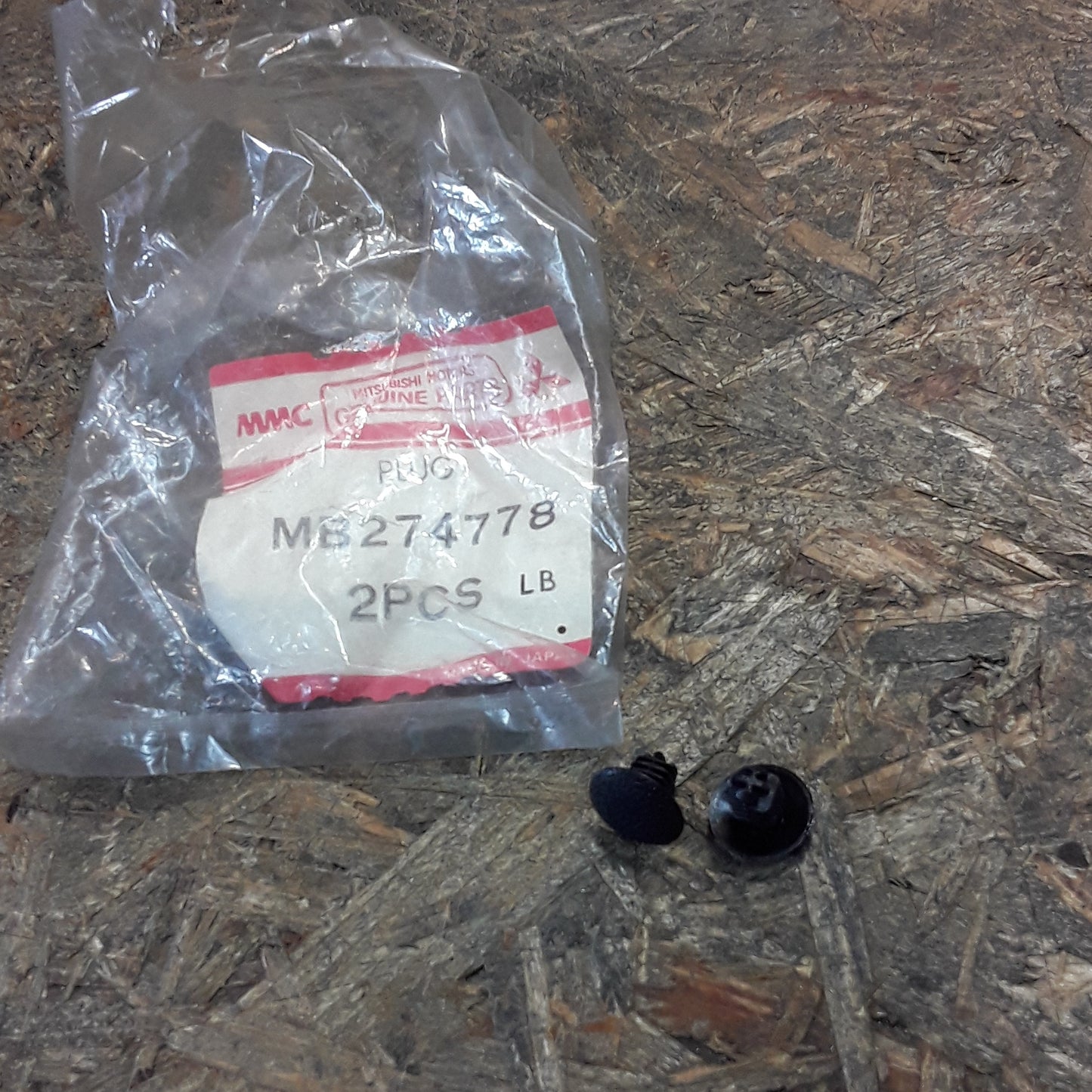 Mitsubishi Clip Motorhaube/ Motorhaubenclip an Dichtungsstreifen original Mitsubishi NEU