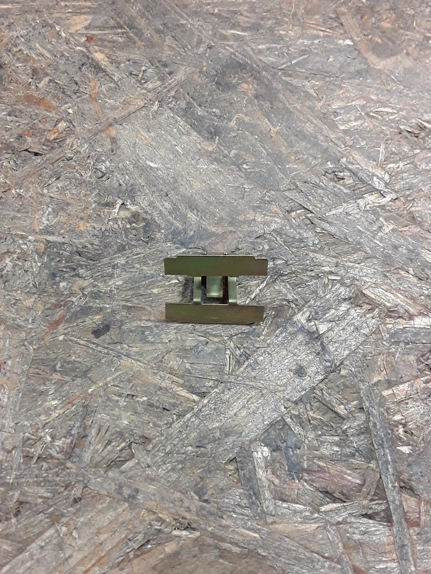 Mitsubishi Lancer Clip an Verschleißplatte, innen original Mitsubishi NEU