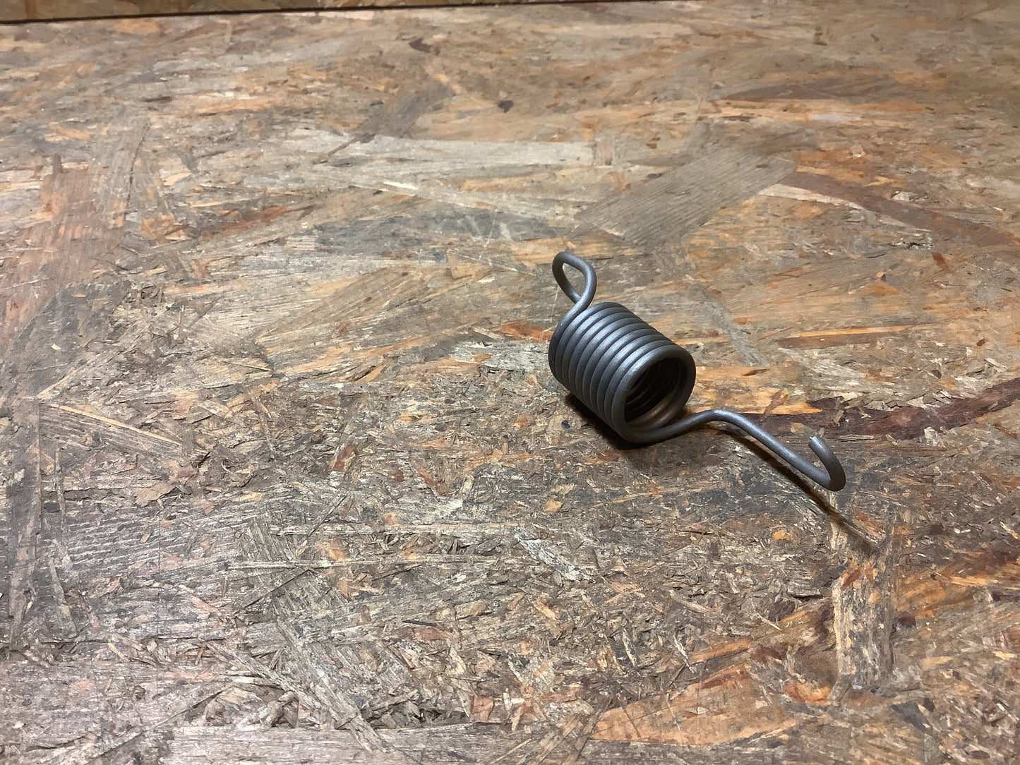 Mitsubishi Pajero Feder, rechts, Bremsbackenrücklauf, links Original NEU