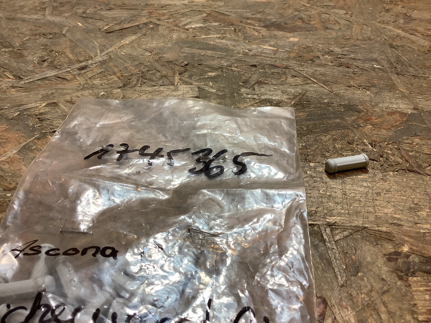 Ascona C Sicherungsstift für Handgriff NEU