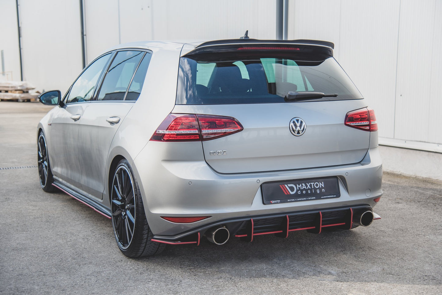 Maxton Robuste Racing Heckschürze V.1 für VW Golf 7 GTI