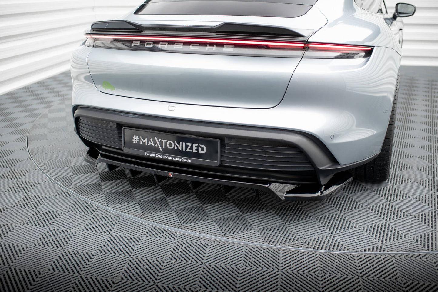 Maxton Mittlerer Diffusor Heck Ansatz DTM Look für Porsche Taycan / Taycan 4 / Taycan 4S / Taycan GTS Mk1 schwarz Hochglanz