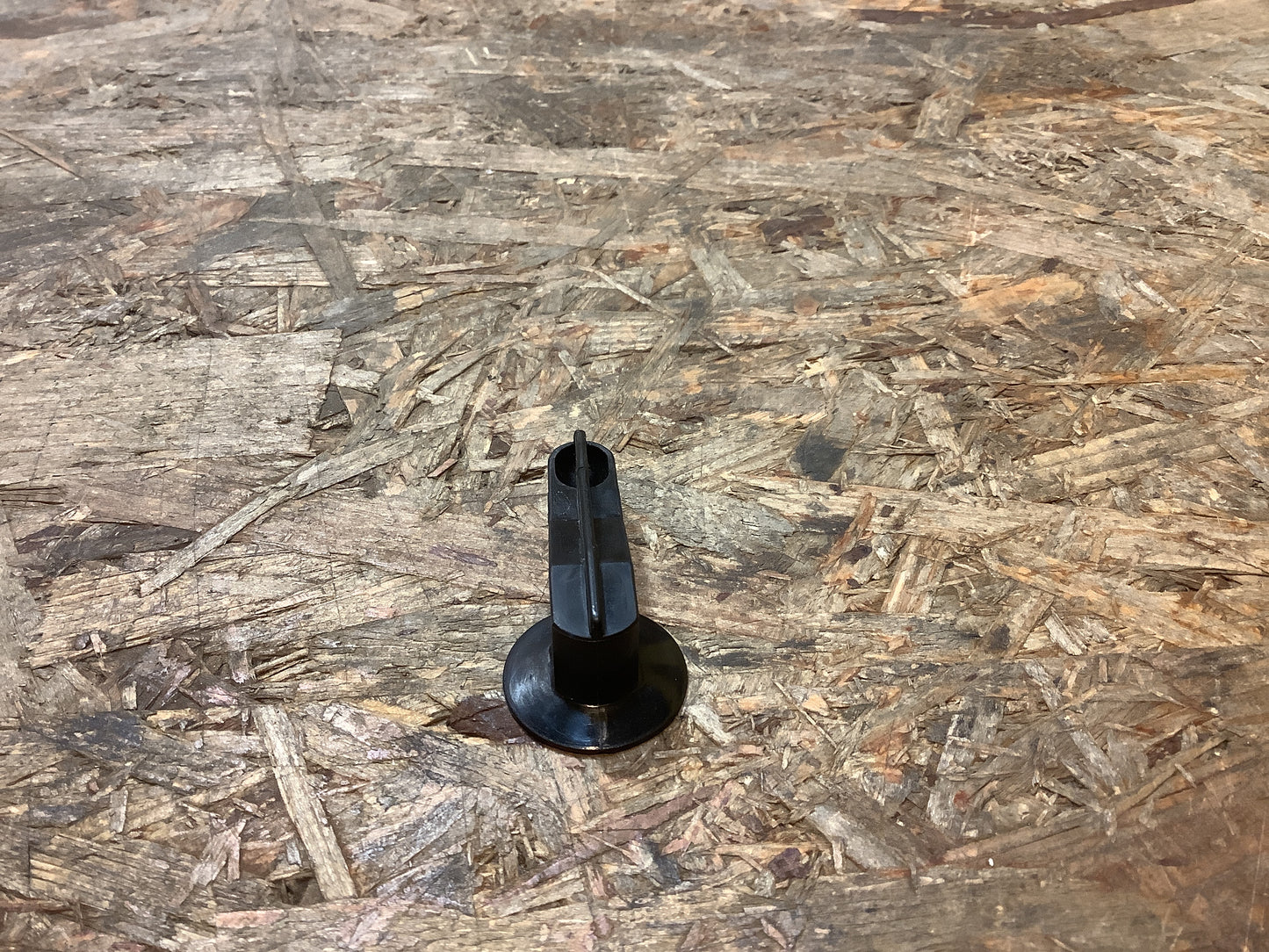 Vectra A/B Halter, Bügel, Feststeller an Verbandskasten Ablage NEU