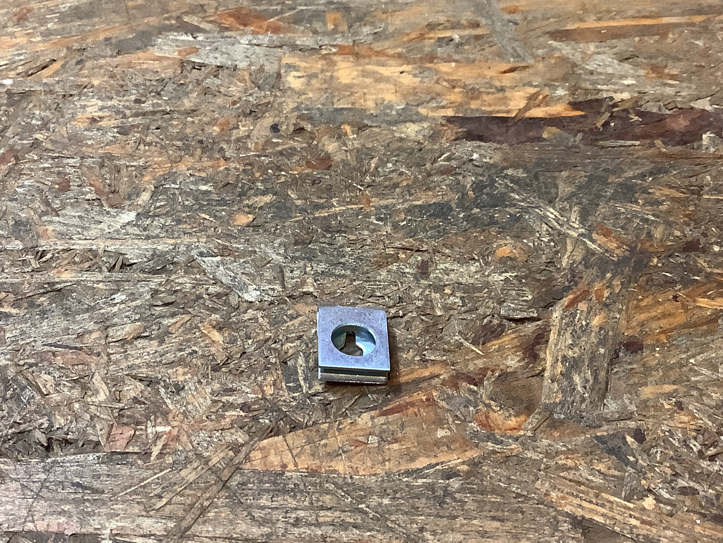 Mitsubishi Bj. 07-15 Mutter für Begrenzungsleuchte Original Mitsubishi NEU