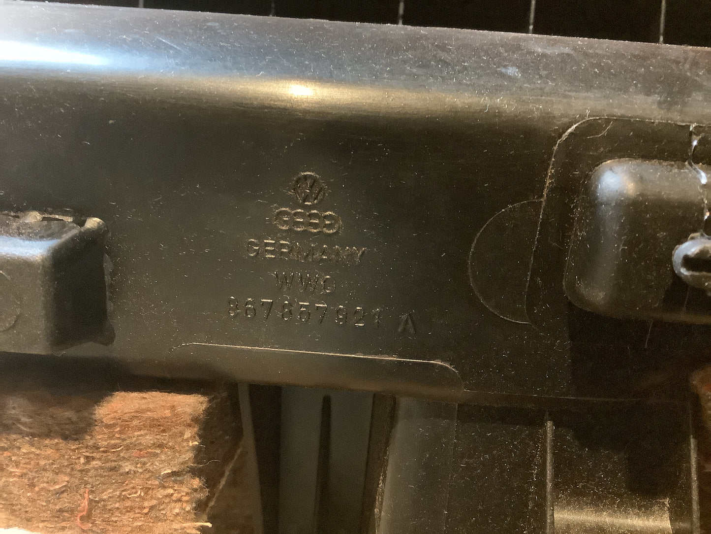 VW Polo 86c, VW Derby 2 Handschuhfach, Ablagefach links Original VW NEU