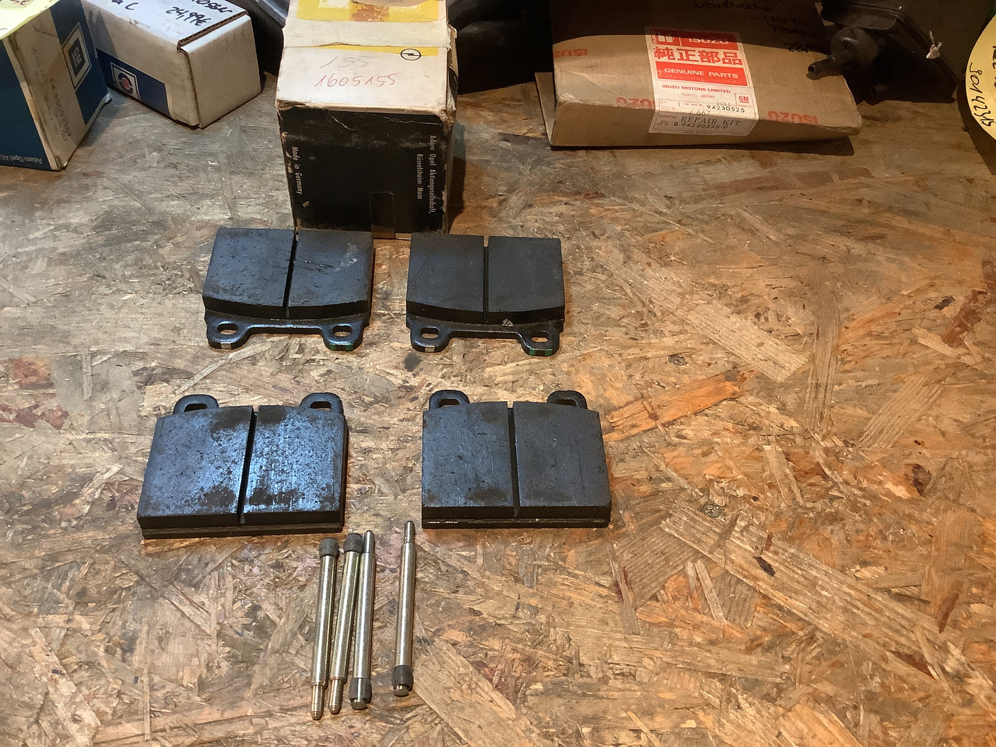 Opel Admiral A/B, Commodore A/B/C, Diplomat A/B Bremsbeläge Original Opel NEU