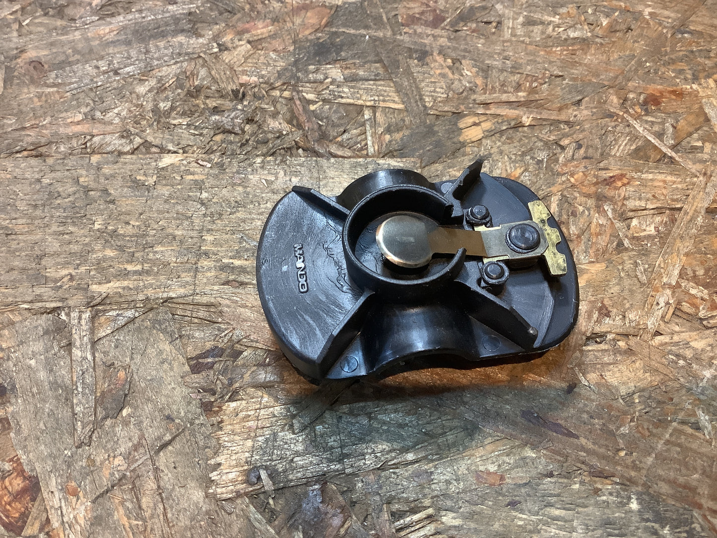 Chevrolet Spark M150; Daewoo Matiz M100/M150; Mitsubishi Galant VI, L200, L400, Lancer VIII/VI
Nissan Sunny III Zündverteilerläufer, Verteiler Finger Original GM NEU