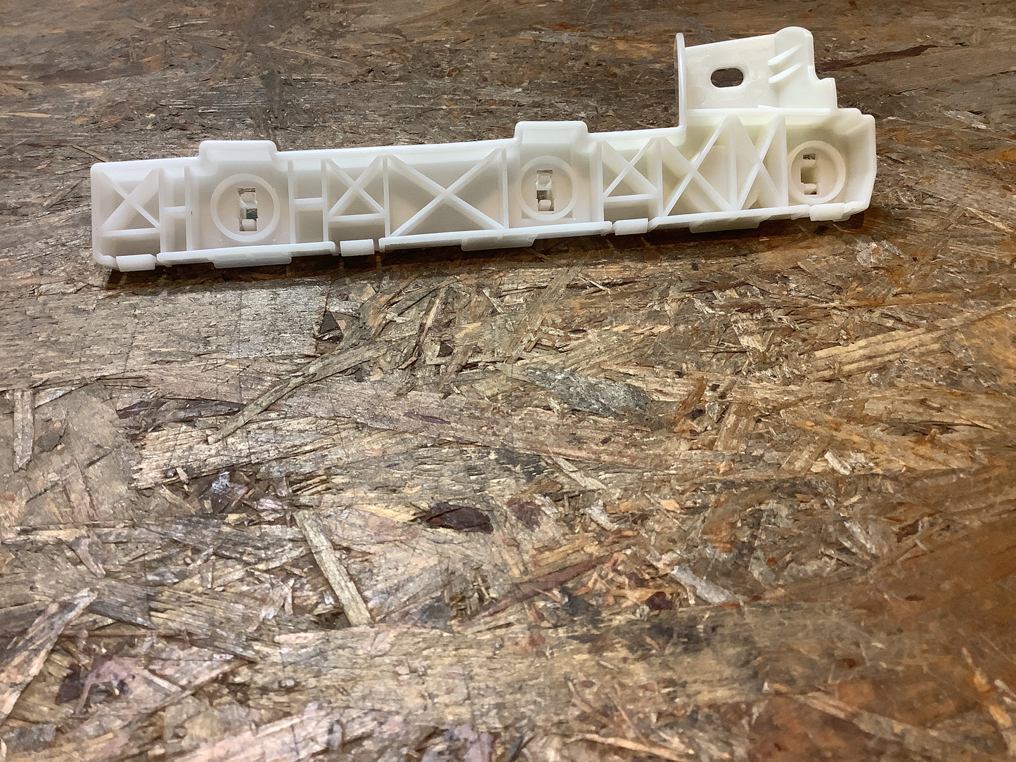 Mitsubishi Lancer VIII Sportback (CXA) Halter, Stoßstange V.L Original Mitsubishi NEU