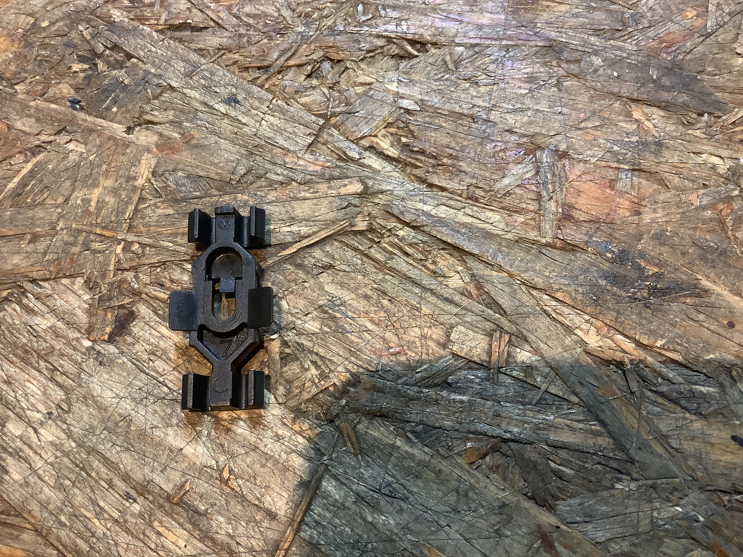 Kadett C, Ascona, Manta B Halter, Zierleiste Original GM NEU