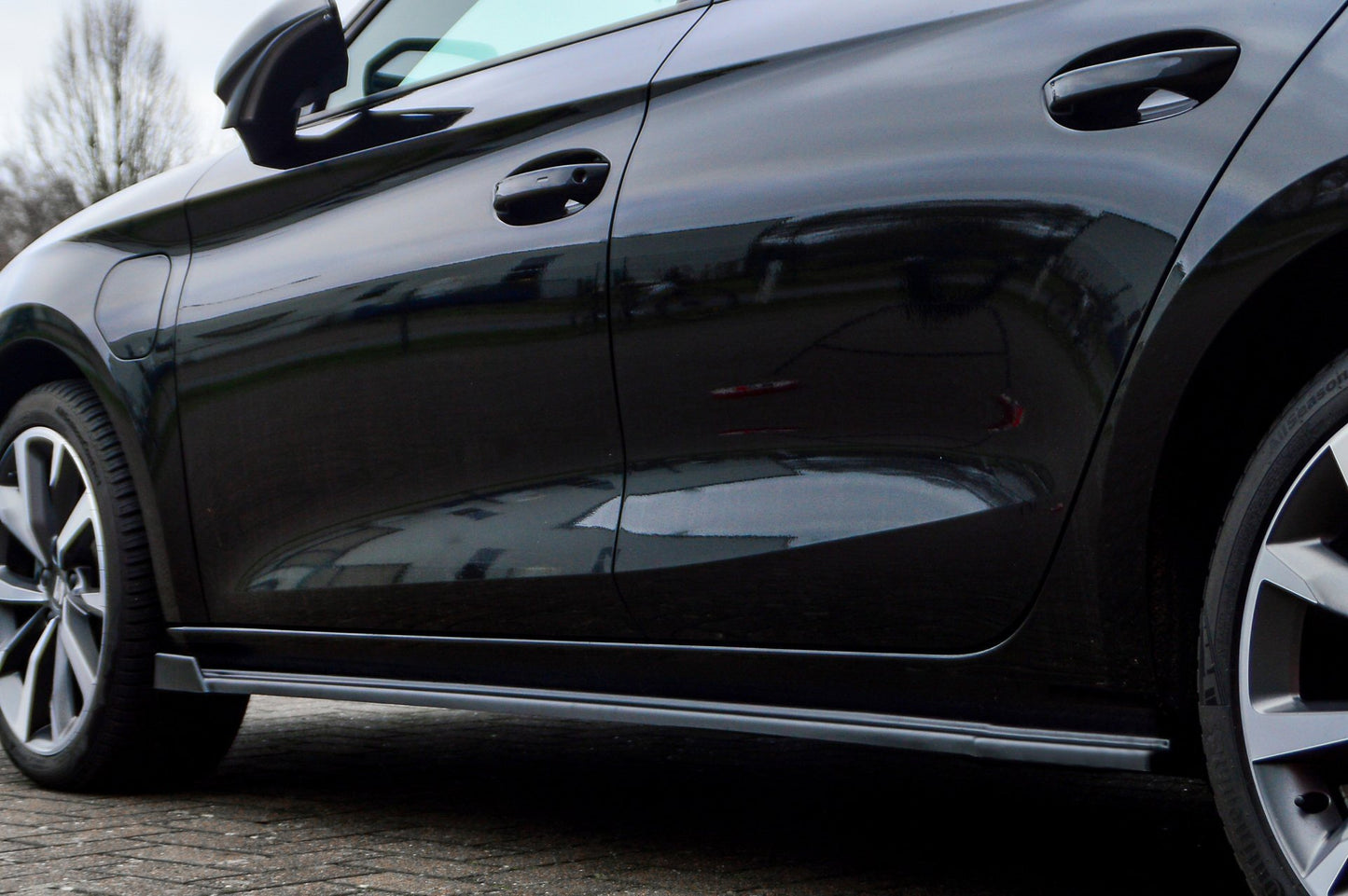 CUP Seitenschwellersatz mit Wing vorne Seat Leon 4 ( KL) Schwarz Glanz