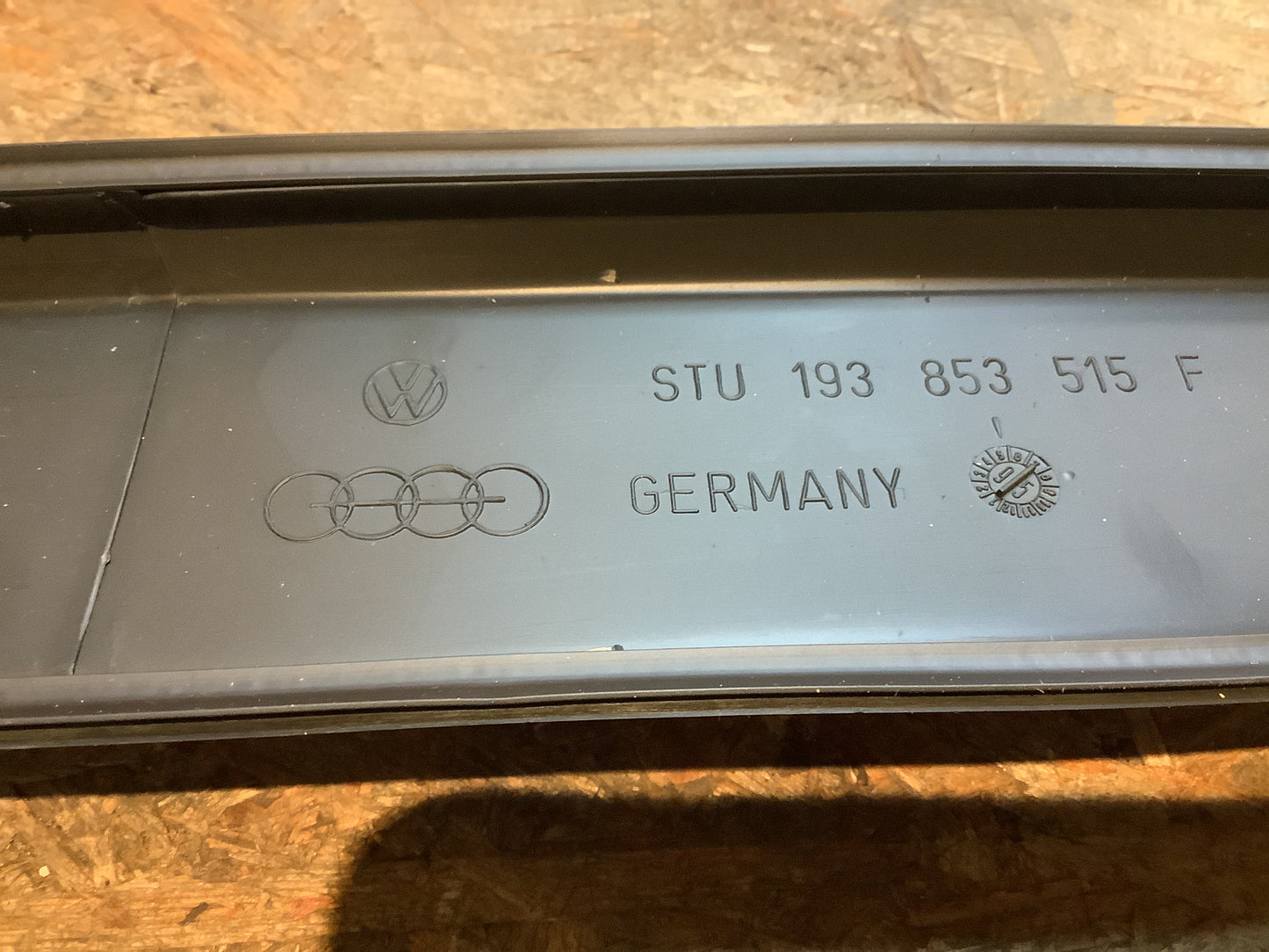 VW Golf II Seitenleiste Original VW NEU