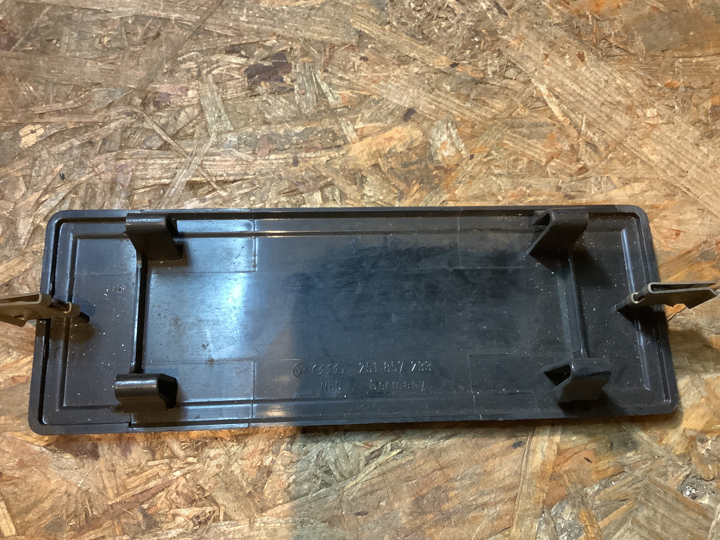 VW Bus T3 Blende, Radioschacht Original VW NEU