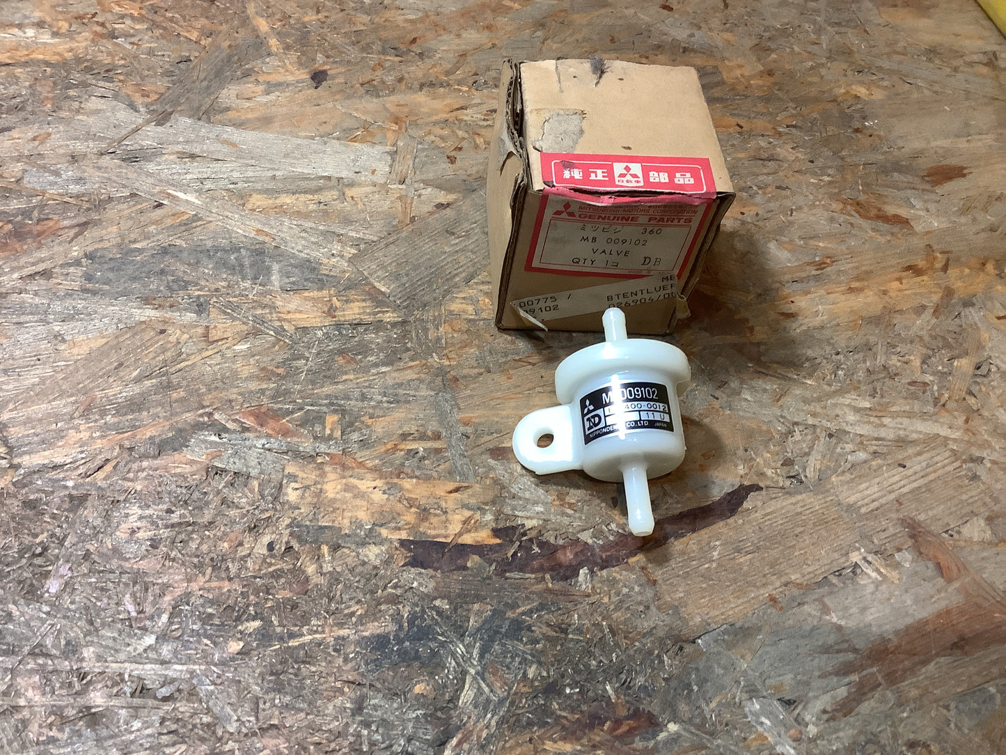 Mitsubishi L300 Ventil, Kraftstofftank- Dampfschlauch, 2-Wege Original NEU