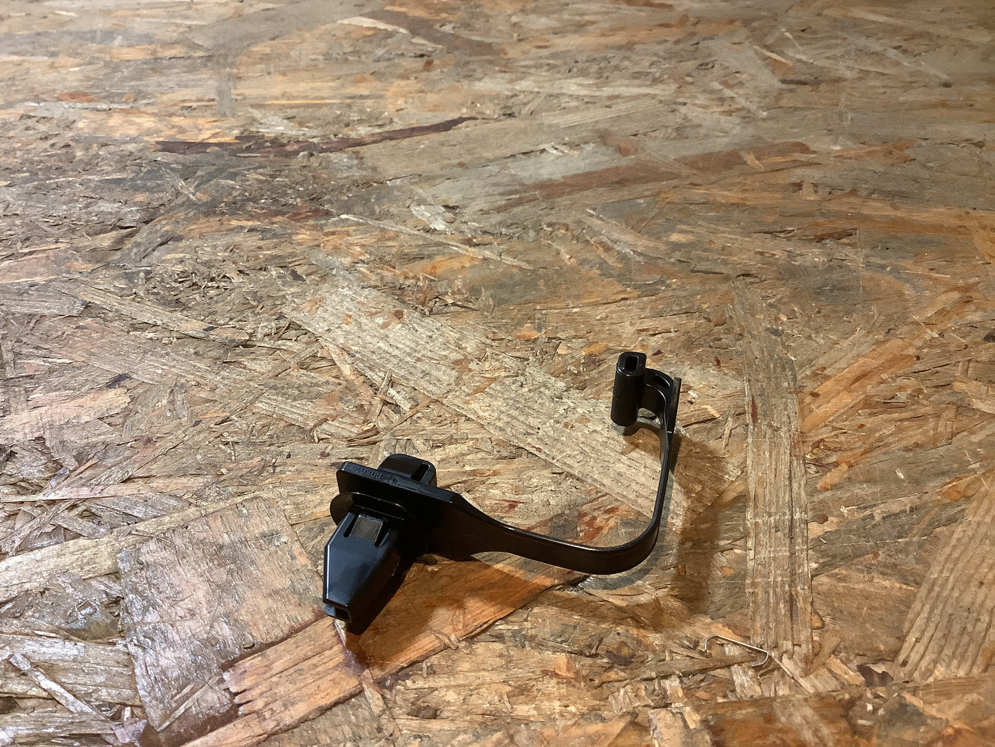 Mitsubishi Säulenverkleidungshalter an Windschutzscheibe Original Mitsubishi NEU