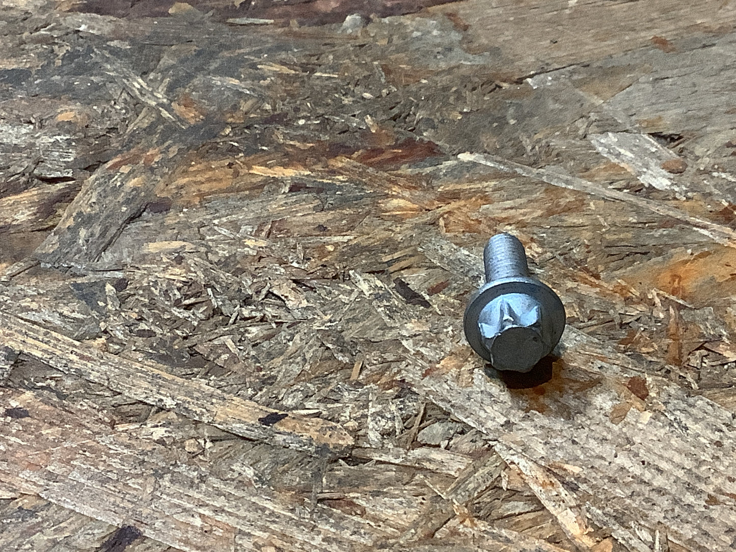 Mitsubishi Colt, Z39A, Bj.04-08 Schraube an Zündspule Original Mitsubishi NEU