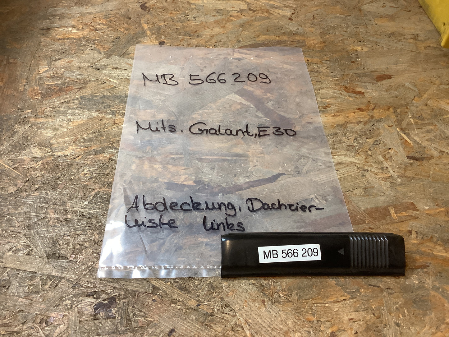 Mitsubishi Galant, E30 Abdeckung, Dachzierleiste links Original Mitsubishi NEU