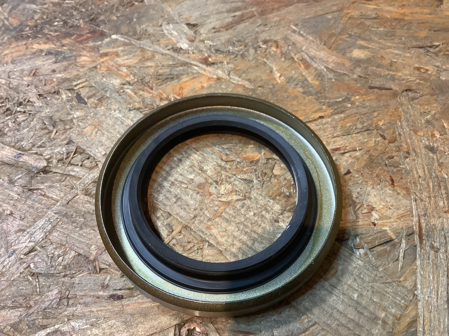 Mitsubishi L200 Halbwellendichtung, hinten Original Mitsubishi NEU