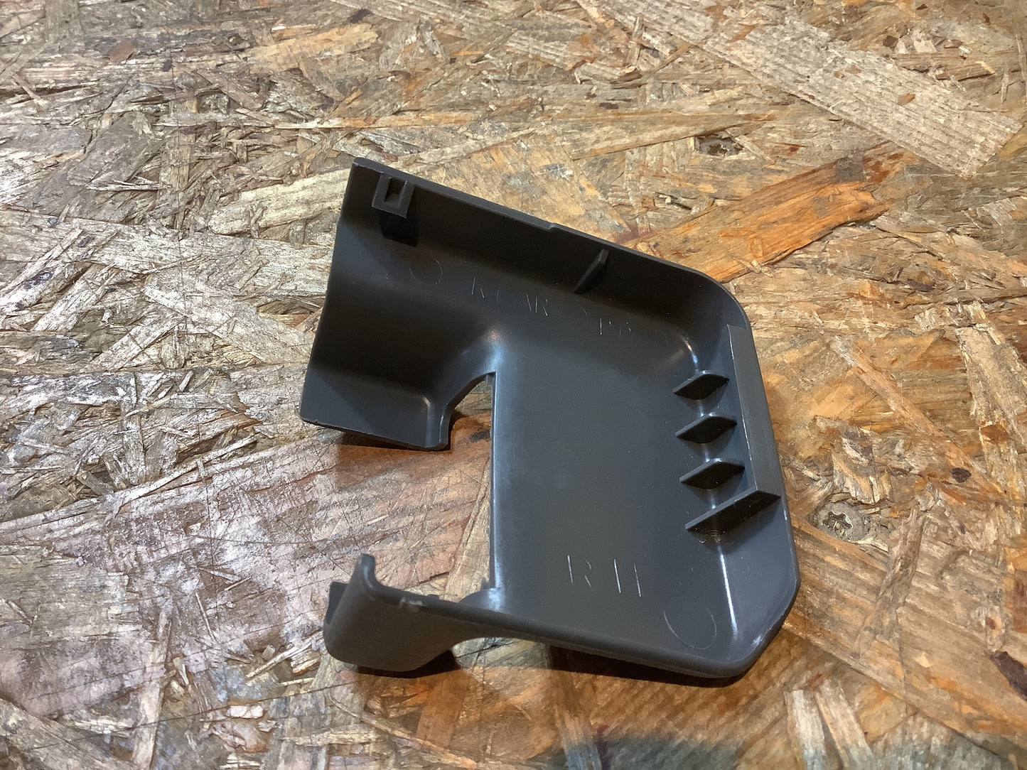 Mitsubishi Space Wagon, N41W, Bj.91-92 Abdeckung, 2. Sitzanker, rechts Original Mitsubishi NEU