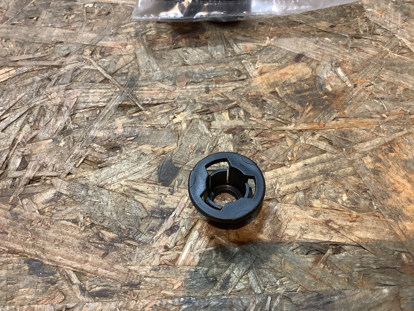 Vectra A Abstandstücke, Verkleidung an Stoßfänger Original GM NEU